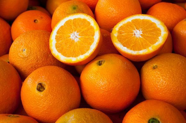 Рецепти корисних масок з апельсина: свіжий колір обличчя і оновлена шкіра вам забезпечені. Сезон цитрусових вже настав, тому не відмовляйтеся від покупки лимонів, мандаринів і апельсинів, коли заходите до магазину.