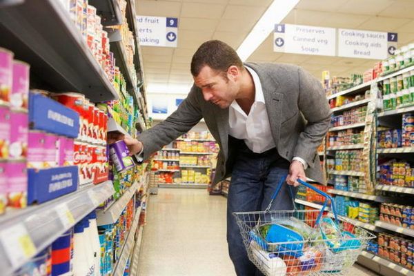 Постійні помилки покупців, через які у продуктовому кошику виявляється все, що завгодно. Розоритися в супермаркеті – нікчемна справа. Достатньо зайти в магазин, і ось вже очі розбігаються по вітринах.