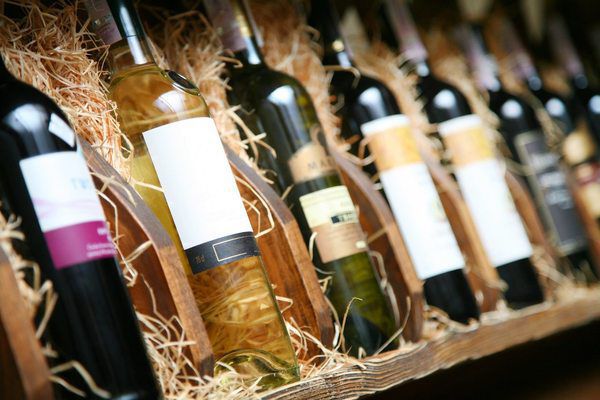 Щоб вино зберегло свій смак, його потрібно правильно зберігати. Ми пропонуємо деякі поради, які допоможуть вам у цьому.