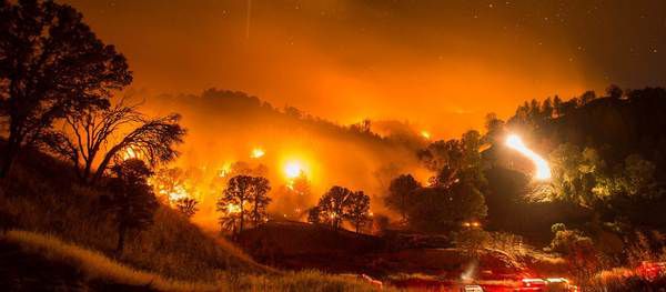 Пожежі у Каліфорнії: загинули майже півсотні людей. Вогонь вже знищив величезні території, багато залишилися без даху над головою.