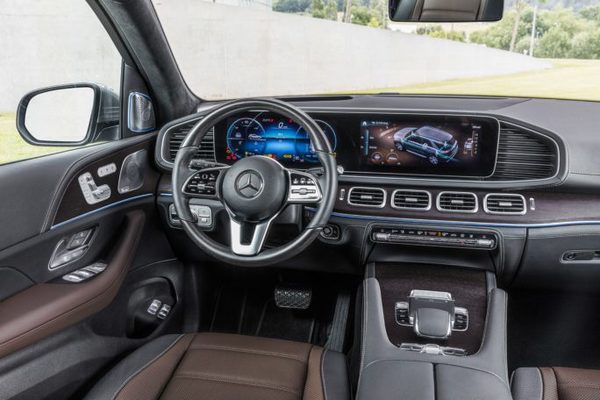 Mercedes-Benz пезентував кросовер GLE нового покоління. В основі нового GLE лежить нова модульна платформа MHA (Mercedes High Architecture) і 48-вольтова електросистема.
