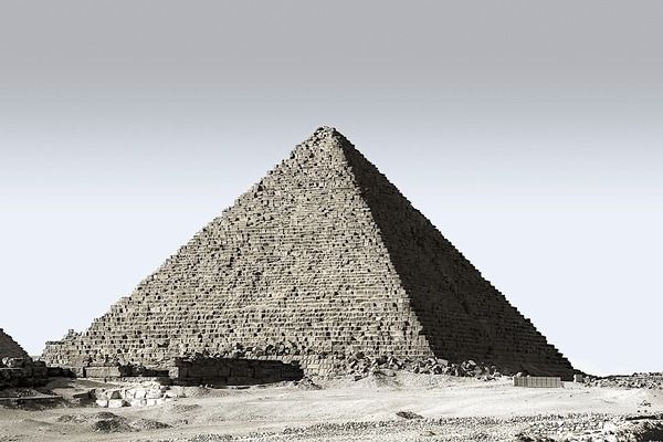 В одній з Єгипетських пірамід науковці нещодавно знайшли таємничу кімнату. Стародавні піраміди і досі шокують нас своїми таємницями.