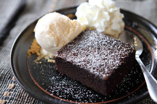 Рецепт шоколадного американського десерту брауні. Від популярного американського десерту брауні сходять з розуму майже 120 років.