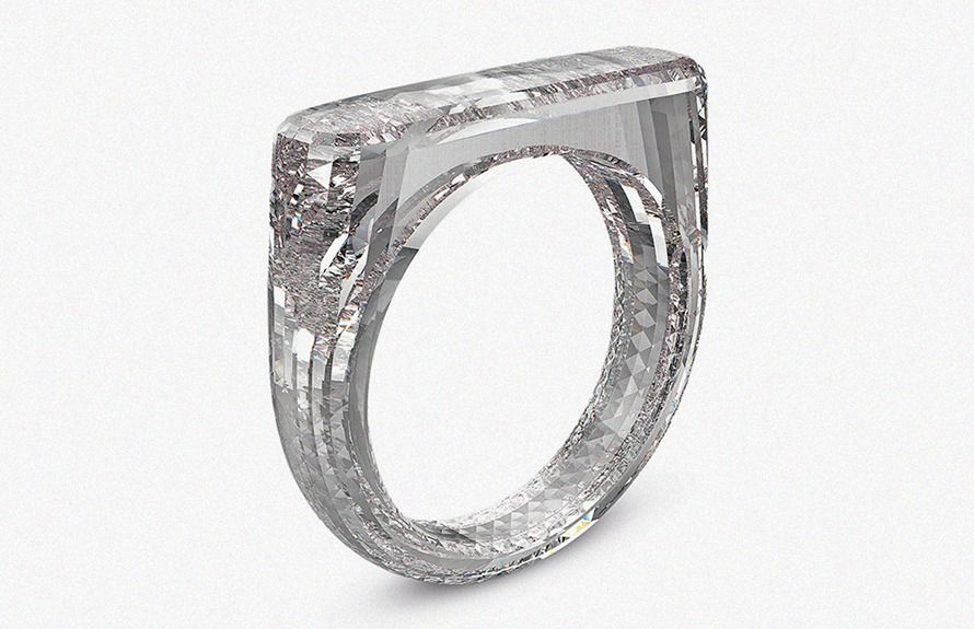 Дизайнер Apple придумав кільце, вирізане з алмазу. Виготовляти кільце будуть безпосередньо після продажу, щоб підігнати його розмір під покупця.