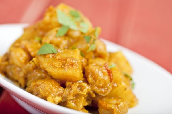 Поціновувачам гостренького каррі: 3 рецепти гострої страви. Каррі – різноманітні, особливо поширені в Індії, пряні густі страви з тушкованих овочів або м'яса.