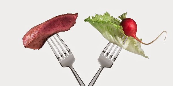 Вегетаріанці чи м'ясоїди: хто живе довше. Виявляється, вегетаріанці відчувають себе набагато щасливішими, ніж м'ясоїди і рибоїди.
