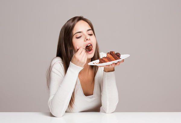 Солодка залежність: як перестати їсти солодощі в надмірній кількості. Солодке може стати справжньою залежністю, від якої дуже важко позбутися,тому уважно слідкуйте за вашим раціоном.
