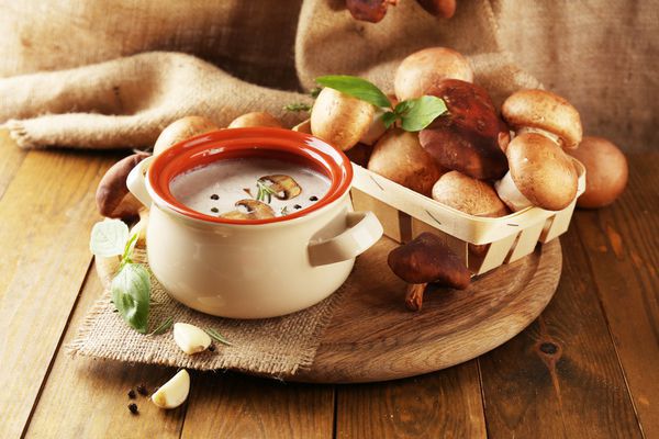 Добірка смачних рецептів грибного крем-супу: як приготувати суп з печерицями. У кожному списку інгредієнтів ви побачите печериці, однак їх також можна замінити лісовими грибами.