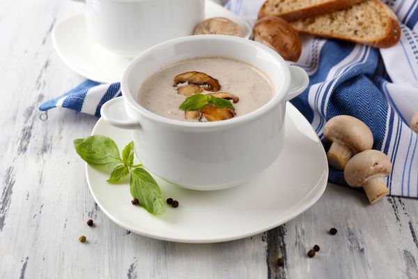 Добірка смачних рецептів грибного крем-супу: як приготувати суп з печерицями. У кожному списку інгредієнтів ви побачите печериці, однак їх також можна замінити лісовими грибами.