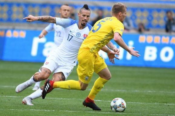 У матчі проти Туреччини дебютували два гравця "синьо-жовтих". У складі збірної дебютували два футболіста - захисник Віталій Миколенко і форвард Мар'ян Швед.