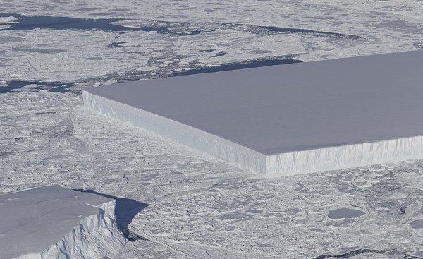 Експерти NASA з'ясували таємницю народження прямокутного айсберга. Незвичайний прямокутний льодовик, який здивував громадськість, виявився всього лише уламком антарктичного шельфу.