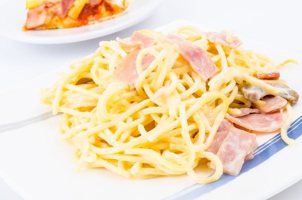 Паста Карбонара: для любителів італійської кухні. Якщо вам набридло ваше звичне домашнє меню, саме час спробувати приготувати щось італійське.