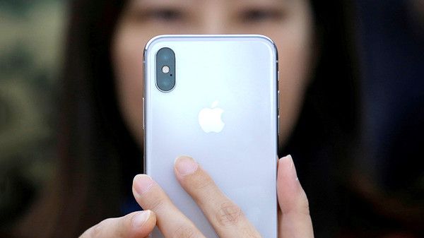 Apple почала знову випускає iPhone X через договір з Samsung