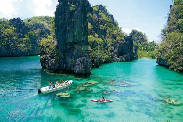 Рай на землі: сонячні азійські Філіппіни. Філіппіни славляться своїми смарагдовими рисовими полями і тліючими вулканами.