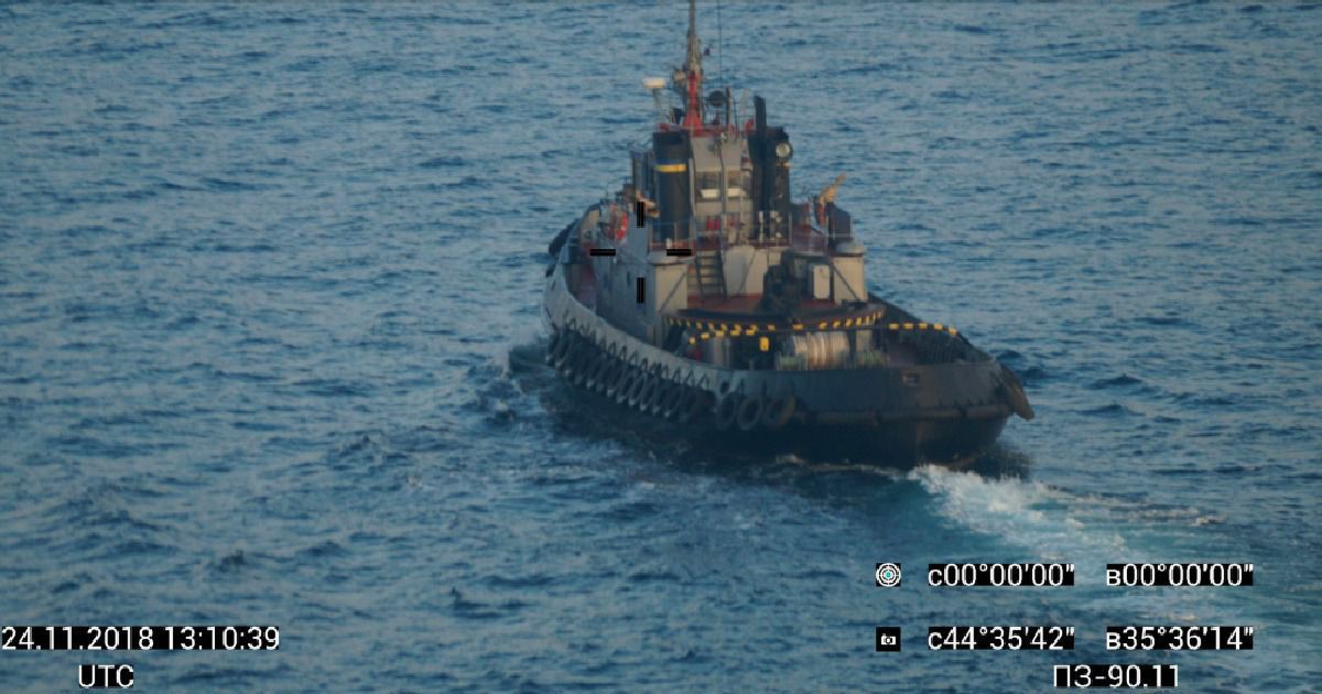 Російський корабель протаранив військовий буксир України. Пішли на таран.