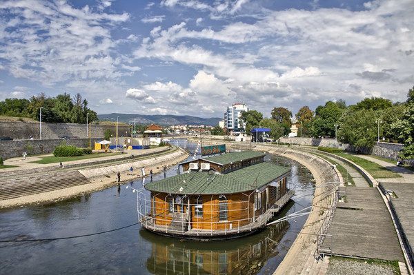 Туристична Сербія: культурні пам'ятки та традиційна кухня. Плюси туристичної Сербії: гарна природа, м'який клімат, широкі можливості для полювання та риболовлі.