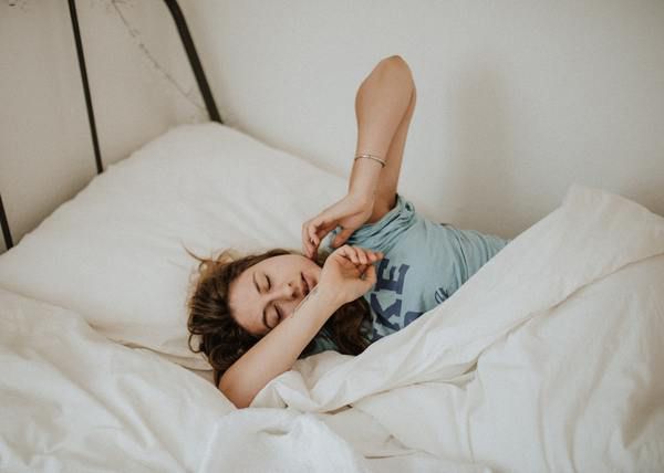 Дивний побічний ефект 6-ти годинного (або ще коротшого) сну. Шість годин сну здається дуже мало часу, щоб відпочити належним чином.