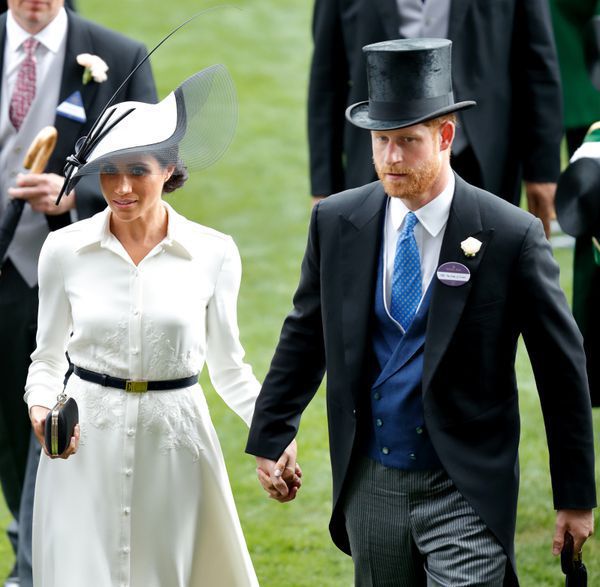 Невже вони обіймалися?! Найвідвертіше фото Кейт і Вільяма на публіці. Фанати пари герцога і герцогині Кембриджських знають, що Кейт і Вільям досить рідко проявляють свої почуття на публіці.