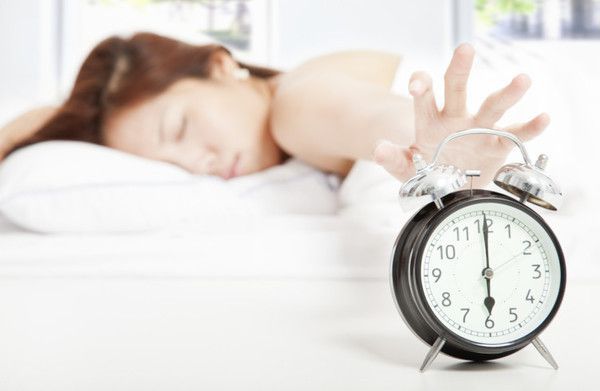 Три звички, які зроблять ваше ранкове пробудження легшим, а день бадьорішим. Якщо вже на початку дня ви почуваєте себе втомленими і розбитими, вам варто змінити ваші звички.