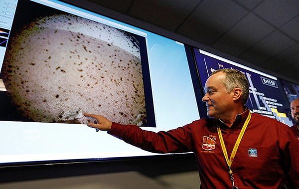 Зонд InSight сів на Марс та передав на Землю перші зображення. Основним завданням зонду є дослідження внутрішньої будови Марсу і геологічних процесів, що йдуть в його надрах.
