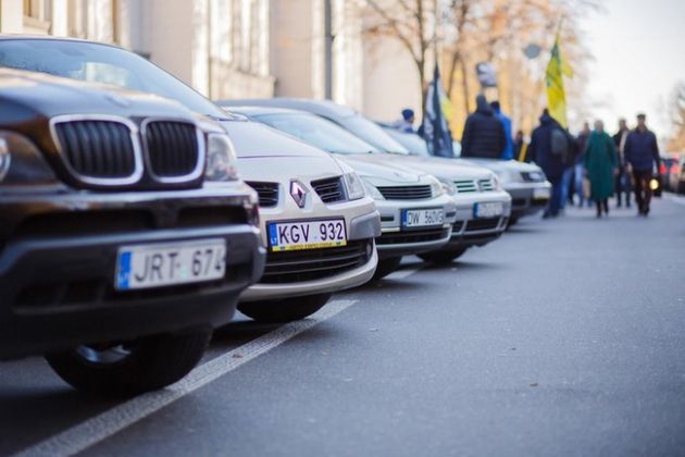 В Україні узаконили першу ''євробляху'' за новими правилами. Власник машини заплатив у бюджет 49,3 тис грн.