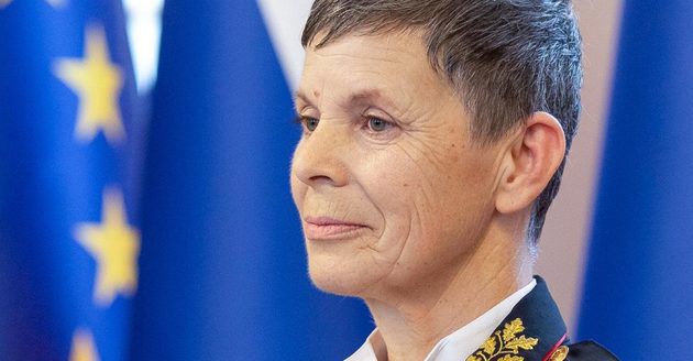 Словенія стала першою країною НАТО, в якій жінка очолила Генеральний штаб армії. 55-річна генерал-майор Оленка Ерменц приступить до виконання своїх обов'язків у середу, 28 листопада.