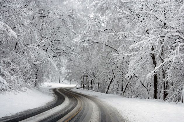 Прогноз погоди в Україні на 30 листопада та 1 грудня 2018: місцями сніг, на дорогах ожеледиця. Початок календарної зими Україна зустріне холодами зі снігопадами у більшості областей і ожеледицею на дорогах.