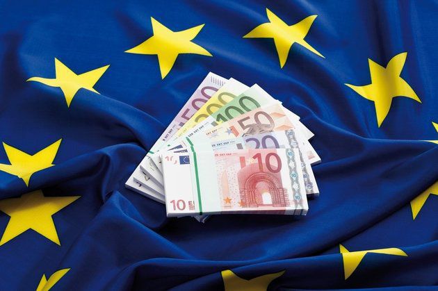 Єврокомісія прийняла позитивне рішення про виділення Україні першого траншу кредиту від ЄС в обсязі 500 млн євро. Євросоюз вирішив виділити перший транш.
