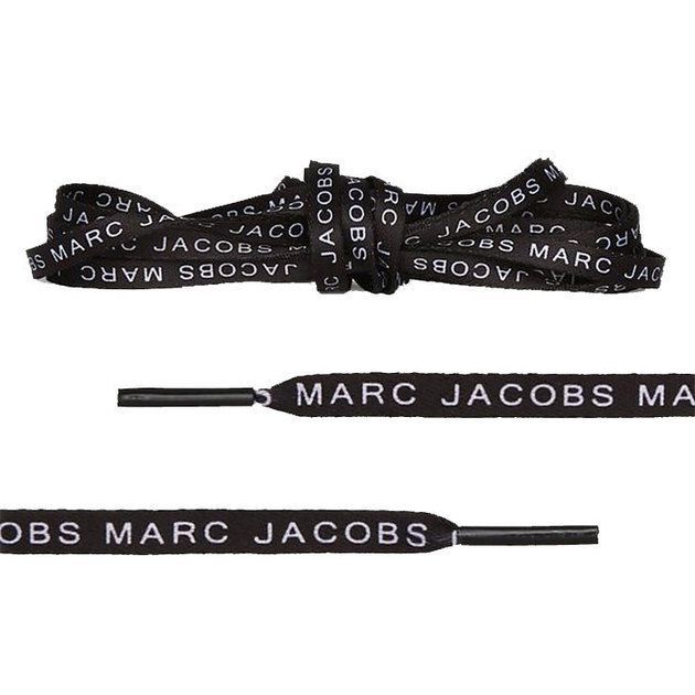 Marc Jacobs випустили капсульну коекцію з Dr. Martens. Результатом стали три моделі культових високих черевиків.