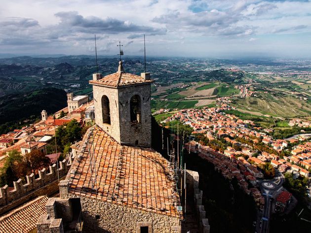 Старовинне Сан-Марино: комплекс веж й італійська кухня must have. Жителі Сан-Марино пишаються своєю історією, шанують традиції і роблять все, щоб слава про маленьку республіку розносилася по світу.