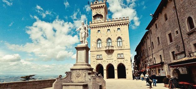 Старовинне Сан-Марино: комплекс веж й італійська кухня must have. Жителі Сан-Марино пишаються своєю історією, шанують традиції і роблять все, щоб слава про маленьку республіку розносилася по світу.