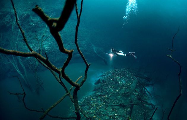 Загадка природи: печера Сак-Актун в Мексиці з дивовижною підземною річкою. Печери завжди притягували до себе людину. У них можна було сховатися в негоду. Сховатися від хижих звірів. І навіть жити, якщо немає можливості побудувати більш відповідне житло.