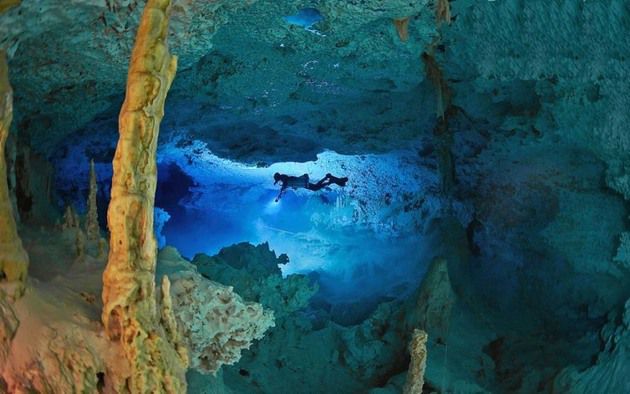 Загадка природи: печера Сак-Актун в Мексиці з дивовижною підземною річкою. Печери завжди притягували до себе людину. У них можна було сховатися в негоду. Сховатися від хижих звірів. І навіть жити, якщо немає можливості побудувати більш відповідне житло.