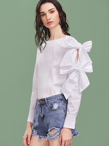 Тренди 2019 року: блузи, в яких ви будете розкішною і вишуканою. Блуза просто зобов'язана бути в гардеробі кожної дівчини. І краще не в єдиному варіанті, а хоча б декілька моделей, які добре сидять.