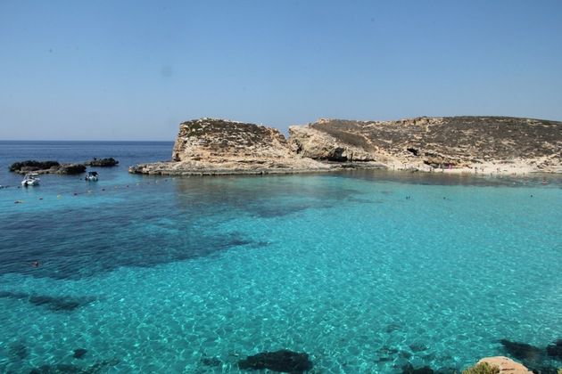 Сонячна Мальта: ідея для теплого відпочинку. На Мальті немає широченних безкрайніх пляжів, зате є невеликі і затишні, загублені в мальовничих бухтах.