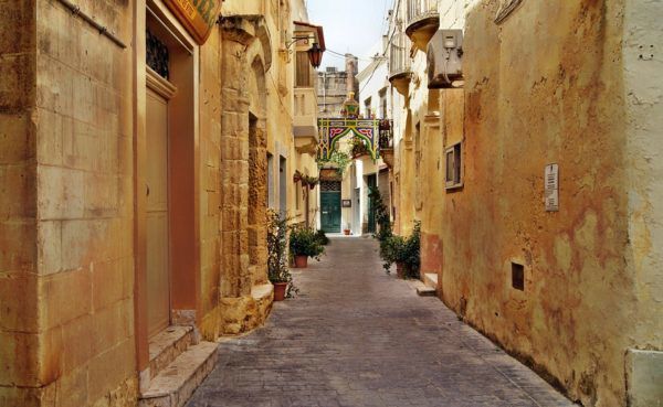 Сонячна Мальта: ідея для теплого відпочинку. На Мальті немає широченних безкрайніх пляжів, зате є невеликі і затишні, загублені в мальовничих бухтах.