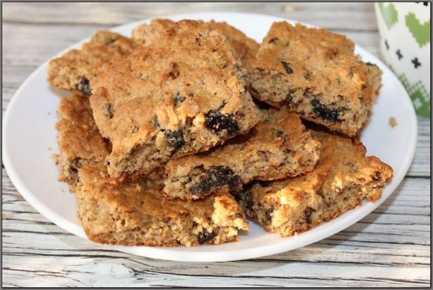 простий рецепт вівсяного печива з горіхами та чорносливом