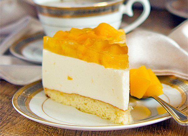 Ніжний творожно-йогуртовий торт з апельсинами. Ми пропонуємо вам десерт без випічки. Приготування займе мінімум часу.