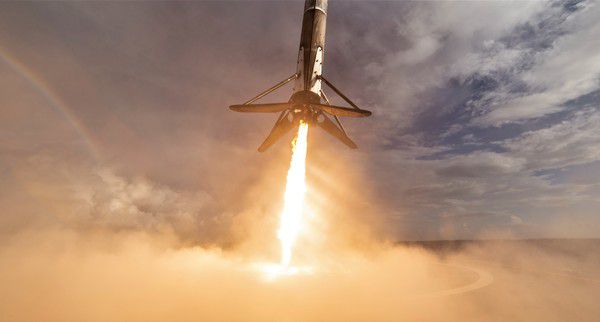 SpaceX відправила на МКС ракету Falcon 9 з вантажним кораблем Dragon. Він доставить продовольство та інші товари для екіпажу, а також матеріали для наукових експериментів.