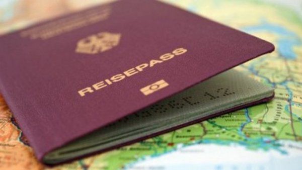 Угорські консульства припинили роздавати свої паспорти в Україні. Україна і Угорщина налагоджують стосунки і Будапешт запевняє в тому, що налаштований на подальший прогрес.