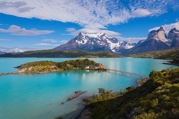 Прекрасне Чилі: острів Пасхи, озера, гейзери і оспівана Патагонія. Країна славиться своєю неймовірною природою і чудовими винами.