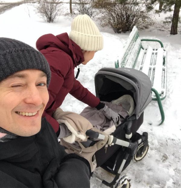 Сергій Безруков поділився фото з новонародженим сином. На думку шанувальників, вони вже давно не бачили Сергія Безрукова таким щасливим.