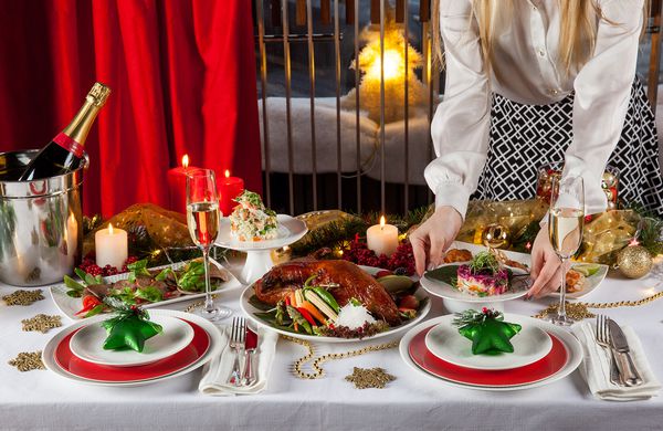 У скільки обійдеться українцям новорічний стіл у 2019 році. Українцям доведеться викласти за продукти для новорічного столу майже на 20% більше, ніж у минулому році.