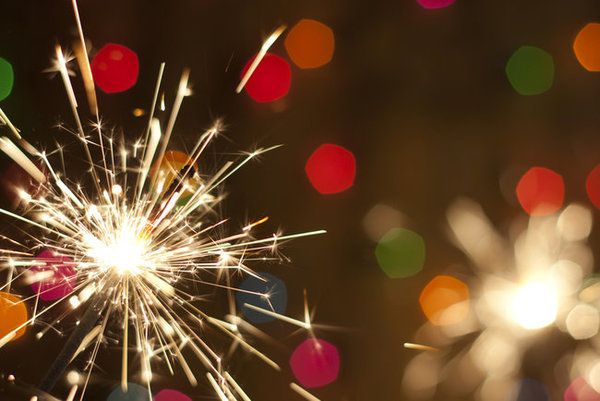 Цікаві привітання у прозі з Новим 2019 роком. Новий рік вже увірвався у наші домівки - вітайте ж усіх швидше!