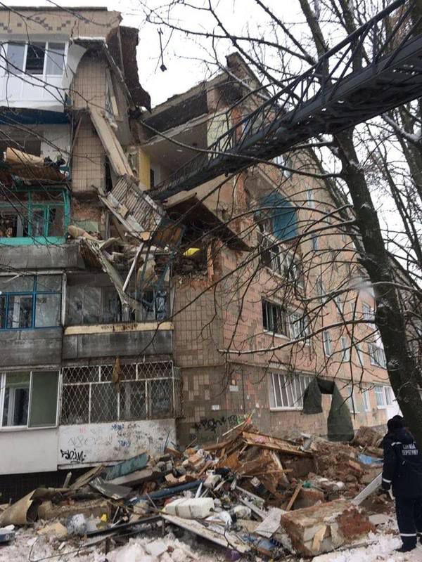 Вибух у Фастові: постраждав чоловік, зруйновано 70 квартир. На даний момент рятувальники розбирають завали.