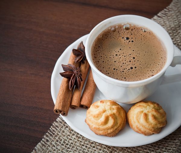 5 ароматних какао-напоїв, які зігріють вас цієї зими. Коли зима вступила в свої права і за вікном з'явилася справжня снігова краса, то найголовніше - це повертатися в теплий затишний будинок.
