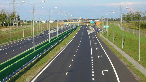 В Україні в 2019 році побудують сучасну автомагістраль. Про це розповів у своєму інтерв'ю глава «Укравтодору» Словомир Новак.