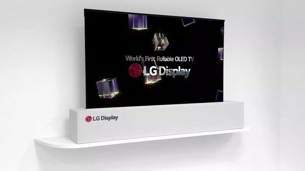 На виставці CES 2018 компанія LG представила прототип першого в світі телевізора, який можна скрутити в трубочку. Точна дата виходу, назва і ціна подібної новинки поки невідома.
