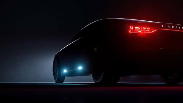 Lightyear One - новий електромобіль з пробігом 1000 км. Авто являє собою повнопривідний п'ятидверний хетчбек.