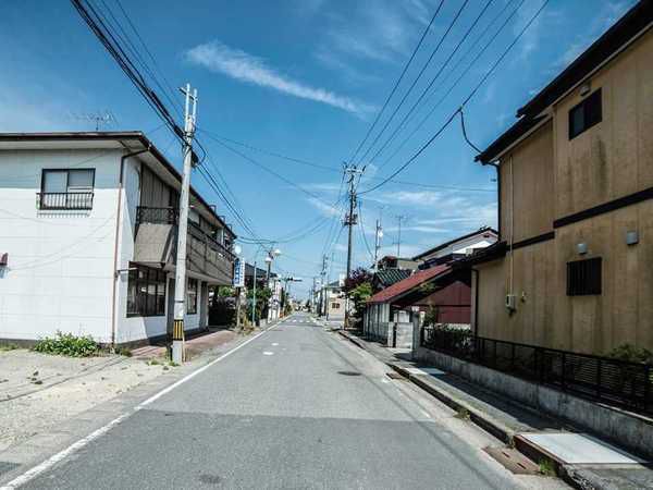 У цьому місті повно їжі, але немає жодної людини! Як виглядає зона відчуження в місті Фукусіма. В цьому місті, цунамі зруйнувало атомну електростанцію.